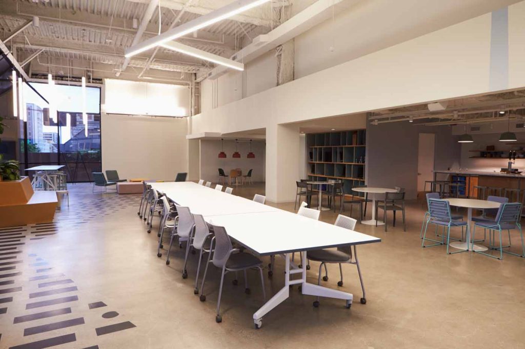 cafeteria cleaning services in Columbus, Cincinnati, Cleveland, Dayton, Springfield, Newark, and the surrounding areas of Ohio showing image of an empty work cafeteria.