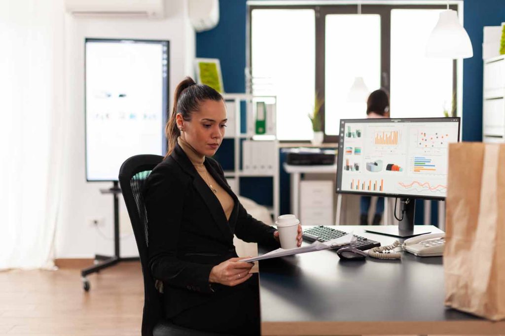 Columbus, Cleveland, Cincinnati, Dayton, Newark, office cleaning services showing a clean office with an employee at her desk.