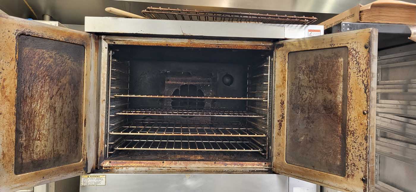 restaurant-kitchen-commercial-oven-cleaning-ohio-before4 Dirty, greasy commercial oven before cleaning.